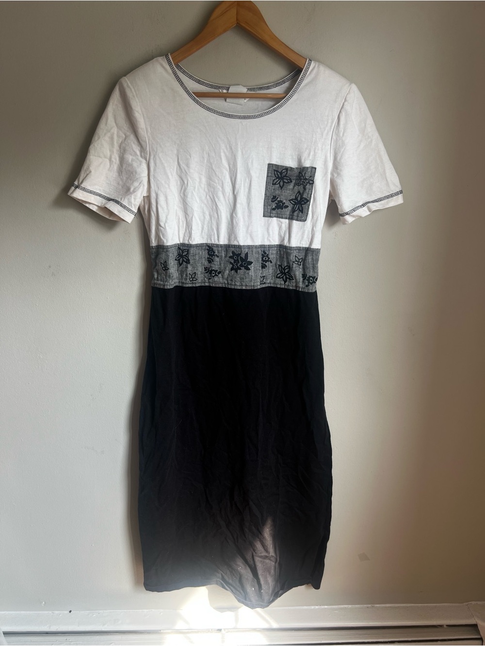 White and Black Short-Sleeve Colorblock Dress with Embroidered Detail